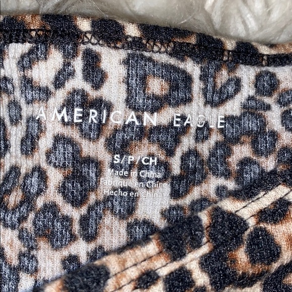 American eagle Cheetah print crop top - Picture 2 of 3